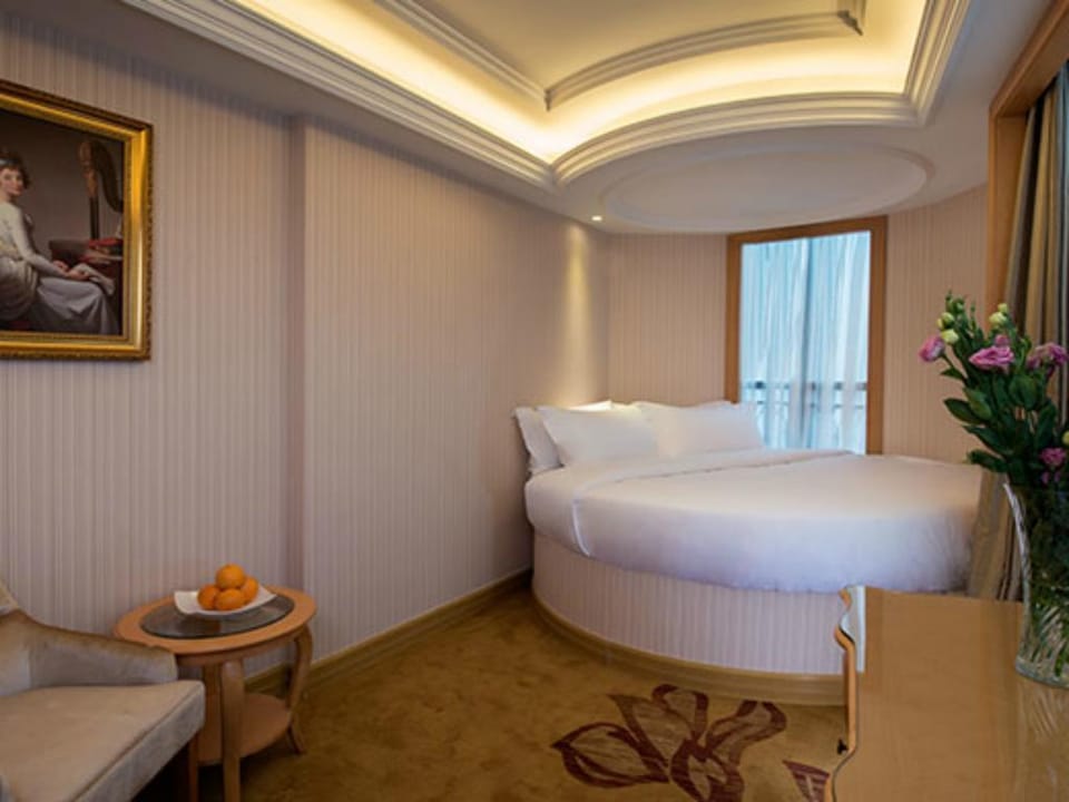 Vienna Classic Shenzhen Longhua Bus Station Hotel in Shenzhen