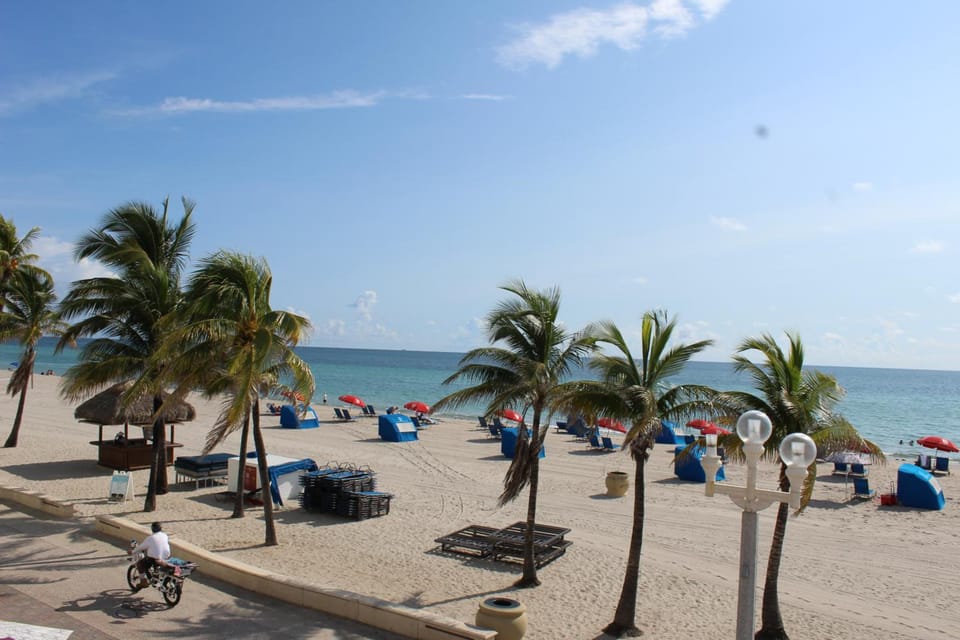 Golden Sand Oceanfront Motel in Hollywood Beach