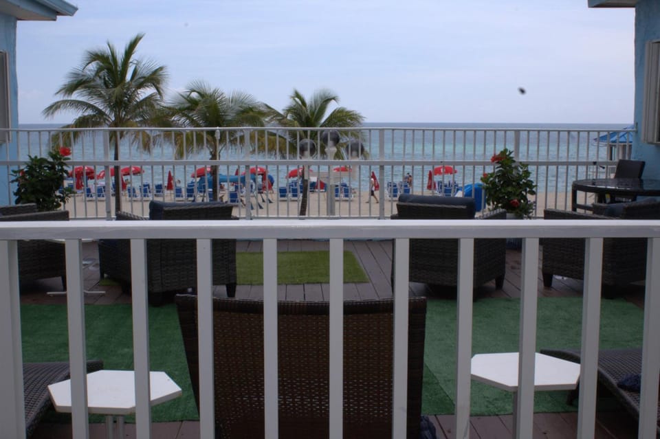 Golden Sand Oceanfront Motel in Hollywood Beach