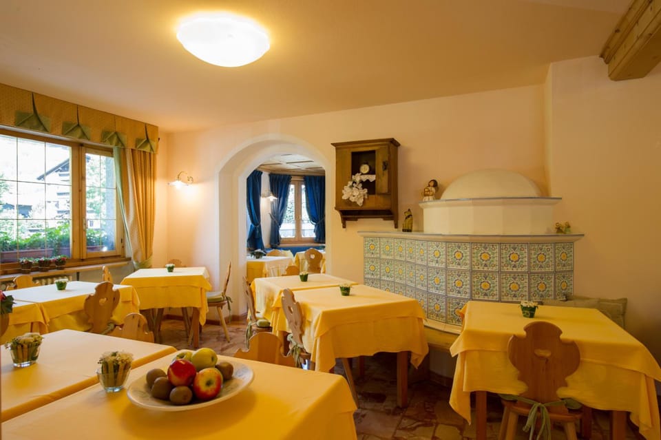 Meuble Cima Bianca Garni Hotel in Bormio