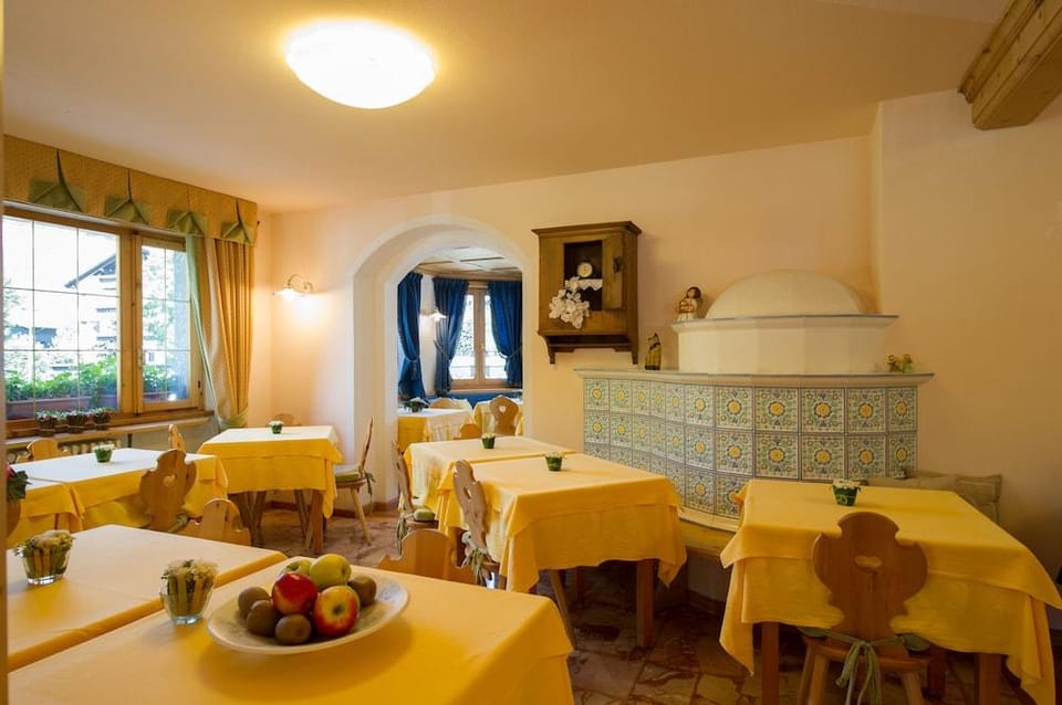 Meuble Cima Bianca Garni Hotel in Bormio
