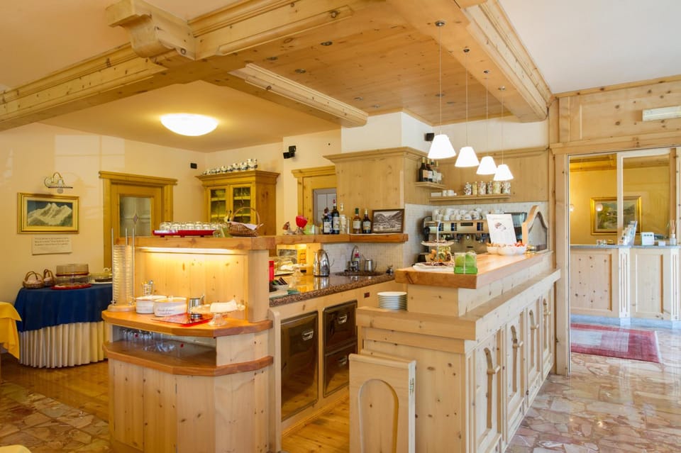 Meuble Cima Bianca Garni Hotel in Bormio