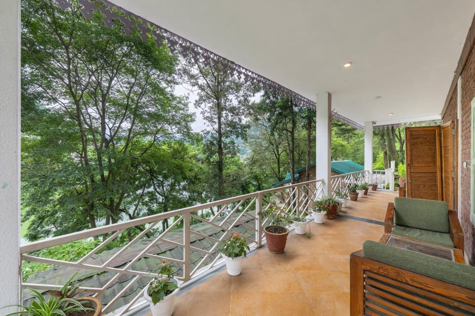 Echor Malusara Lakeview Retreat Bhimtal Hotel in Uttarakhand