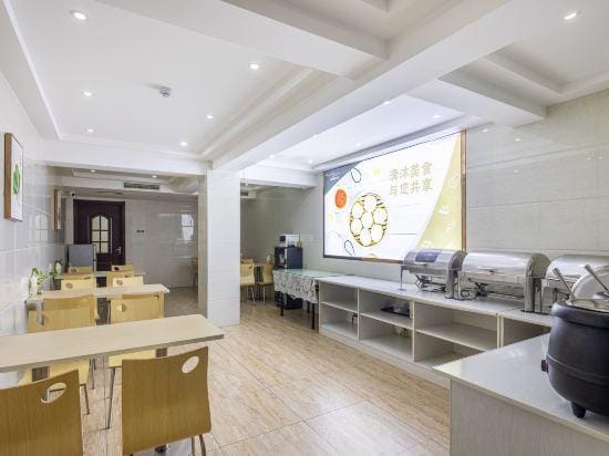 Qingmu Hotel (Chaohu Wanda Plaza Dongtang Road) Hotel in Jiangsu