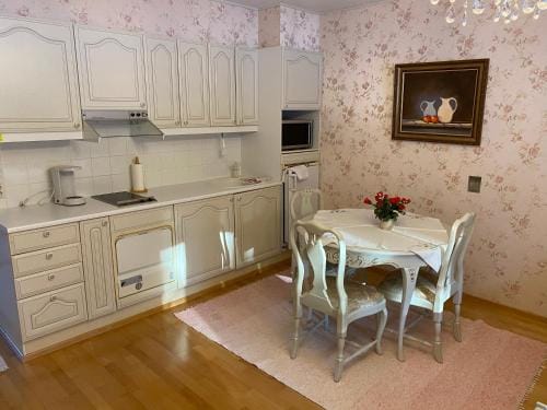 Hotelli Kultainen Joutsen Hotel in Lapland