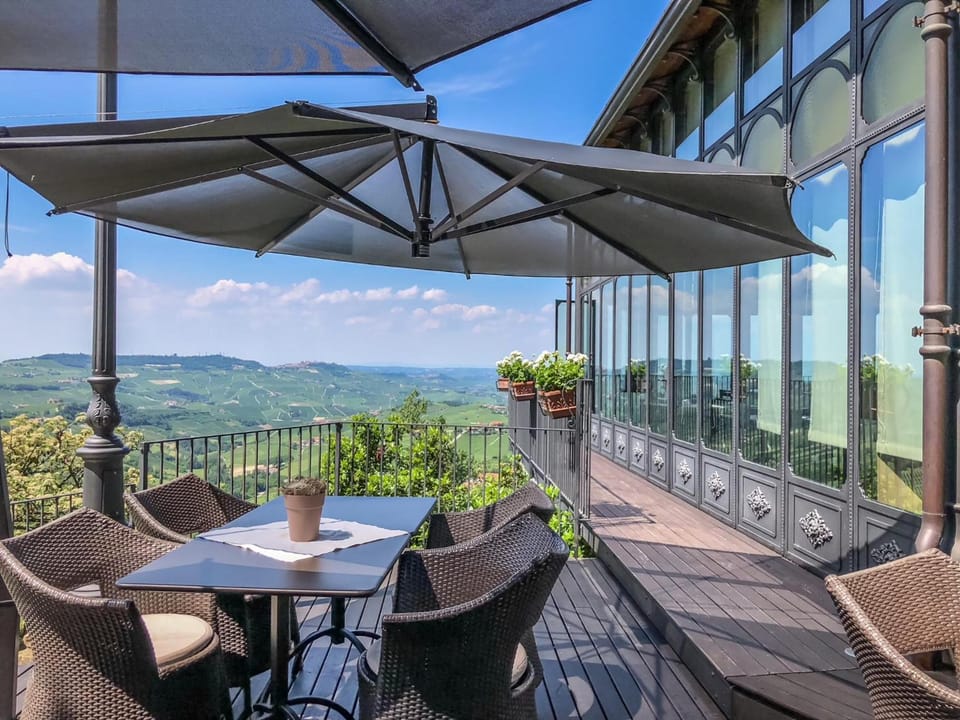 Hotel Villa Beccaris Hotel in Monforte d'Alba