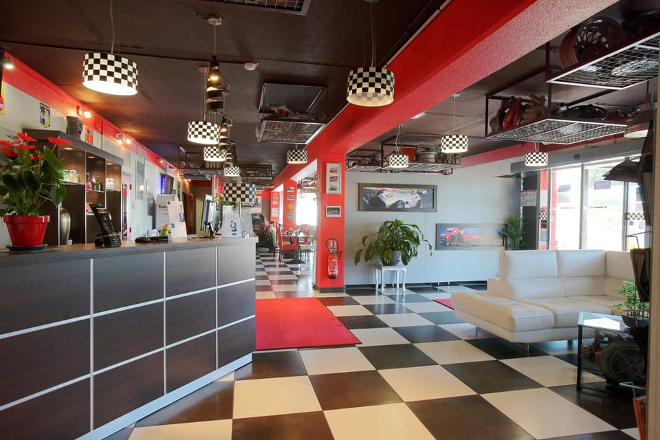 Enzo Hotels Cannes Ecluse by Kyriad Direct Hotel in Île-de-France