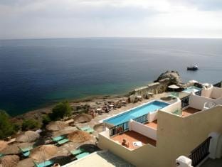 Cavos Bay Hotel & Studios Hotel in Icaria