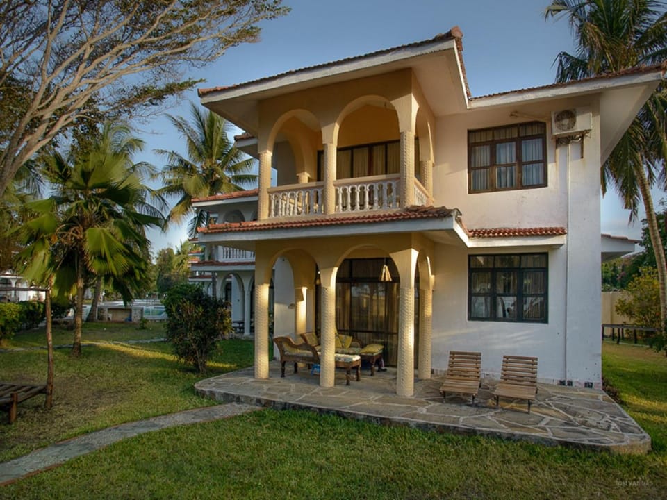 Bahari Dhow Beach Villas Resort in Diani Beach