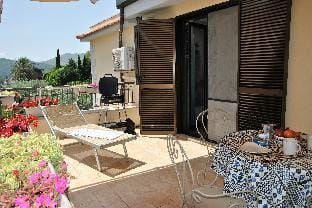 Dinky Home Air-conditioned penthouse with terrace overlooking the sea Hotel in Formia