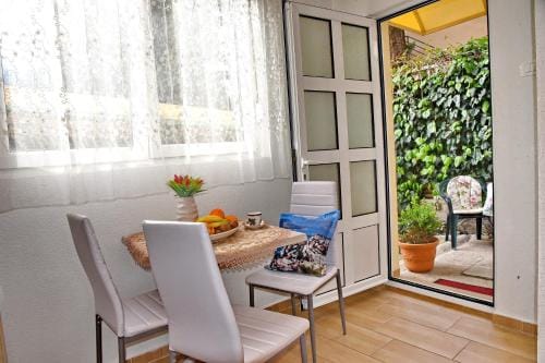 Apartments & Rooms Jelka Hotel in Dobrota