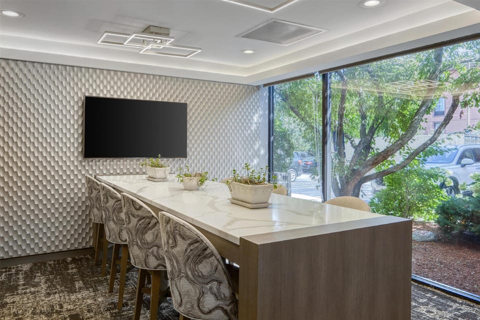 SureStay Plus by Best Western Chicago Lombard Hotel in Lombard