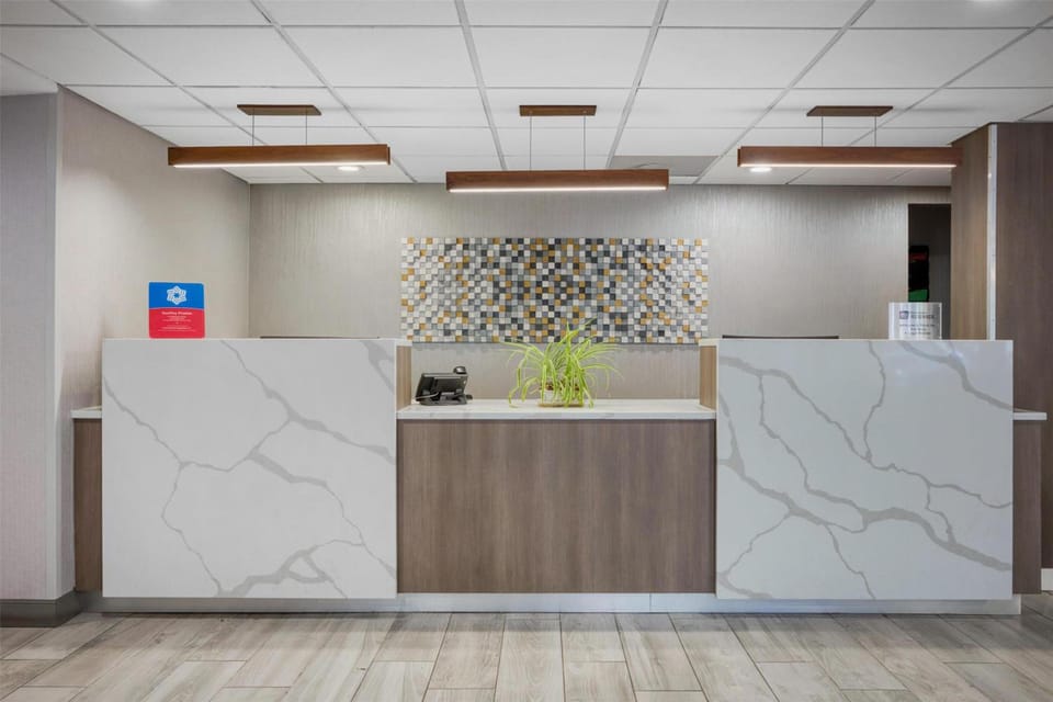 SureStay Plus by Best Western Chicago Lombard Hotel in Lombard