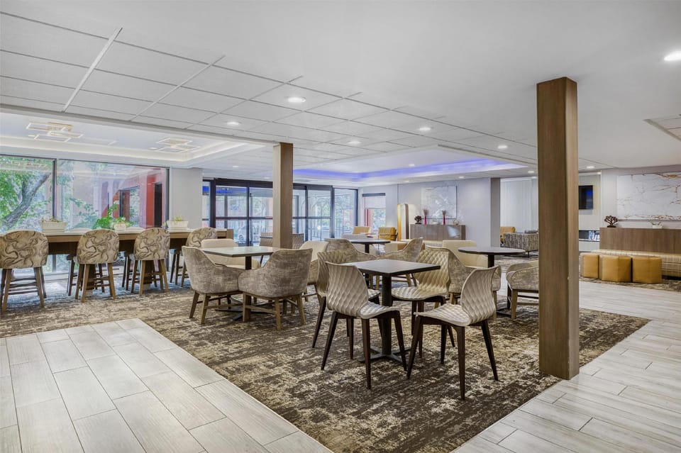 SureStay Plus by Best Western Chicago Lombard Hotel in Lombard
