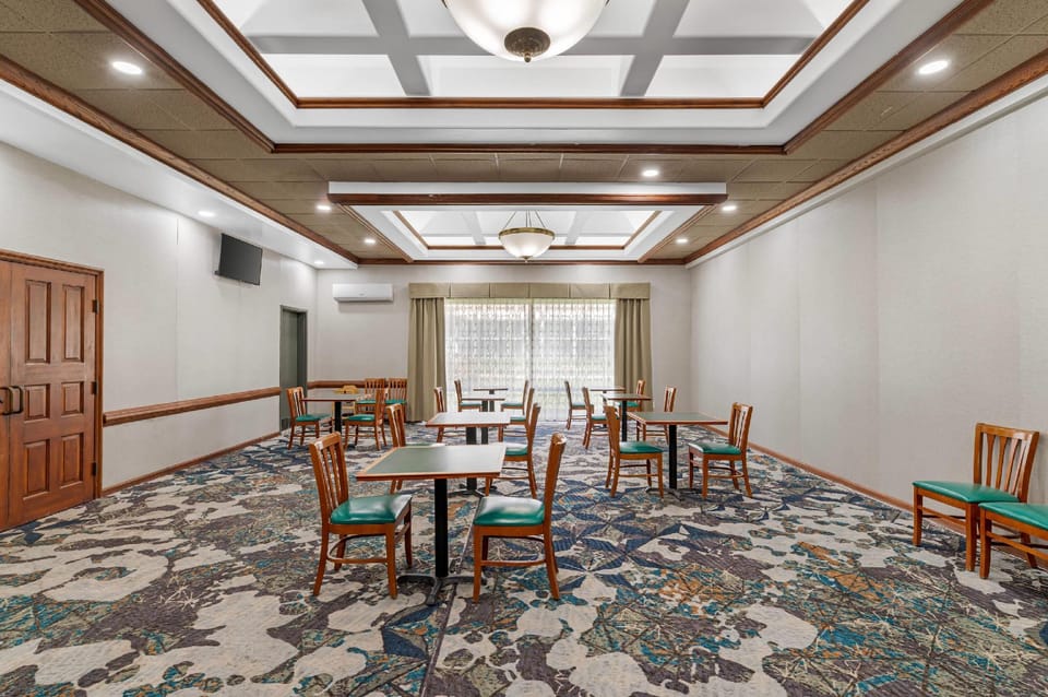 Quality Inn & Suites Kansas City - Independence I-70 East Hotel in Independence