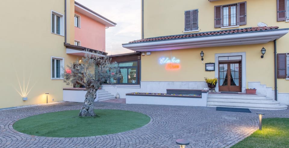 Hotel Panineria Colombera Rossa Hotel in Province of Brescia