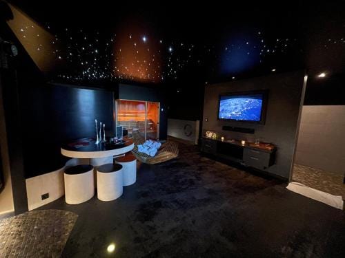 Octavie - Suite de luxe a Tournai avec piscine privee, jacuzzi, sauna et hammam Hotel in Hauts-de-France
