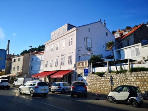 Main Bus Station Rooms Hotel in Dubrovnik