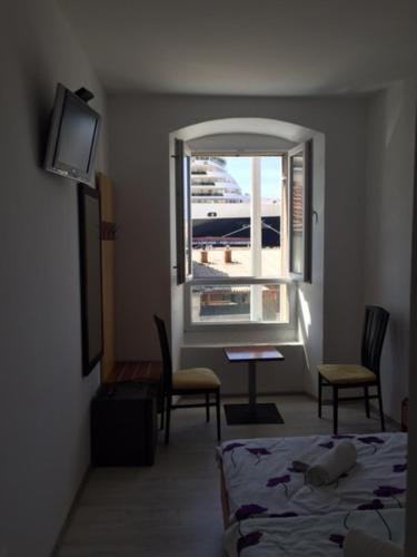 Main Bus Station Rooms Hotel in Dubrovnik