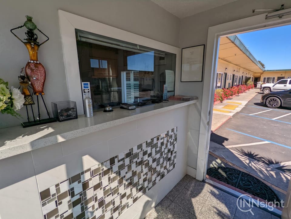 Deluxe Inn Motel in Daly City