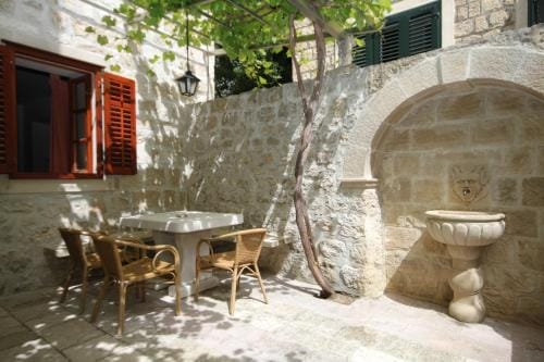 Apartments and rooms by the sea Cavtat, Dubrovnik - 8974 Hotel in Cavtat