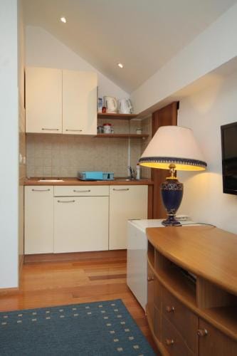Apartments and rooms by the sea Cavtat, Dubrovnik - 8974 Hotel in Cavtat