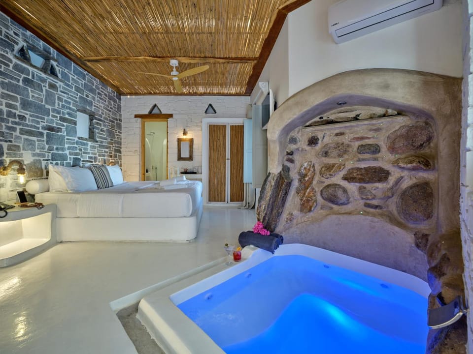 Zefi Hotel & Suites Hotel in Naousa