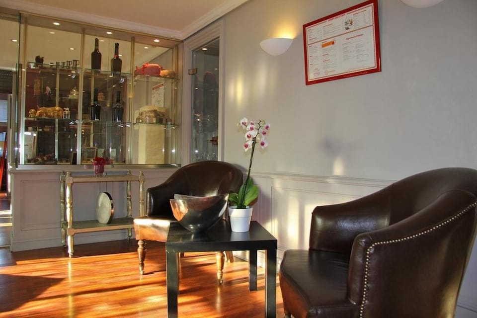 L'auberge Du Cochon D'or Hotel in Normandy
