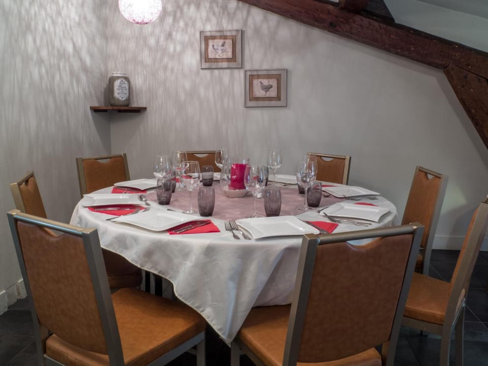 Logis Hotel Restaurant La Vieille Ferme, Macon Nord Motel in Bourgogne-Franche-Comté