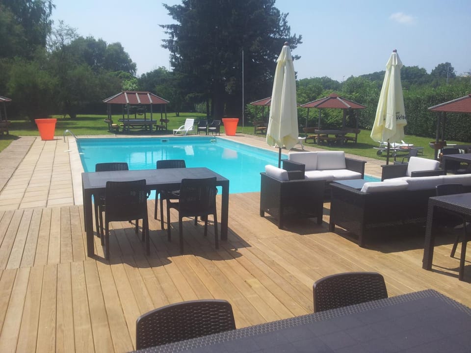 Logis Hotel Restaurant La Vieille Ferme, Macon Nord Motel in Bourgogne-Franche-Comté