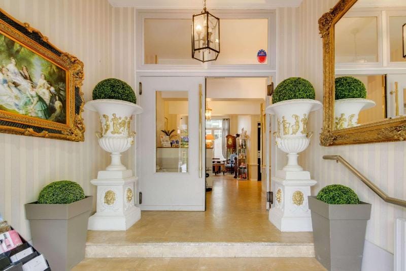 Brit Hotel Privilege Le Royal - Centre Gare Hotel in Troyes