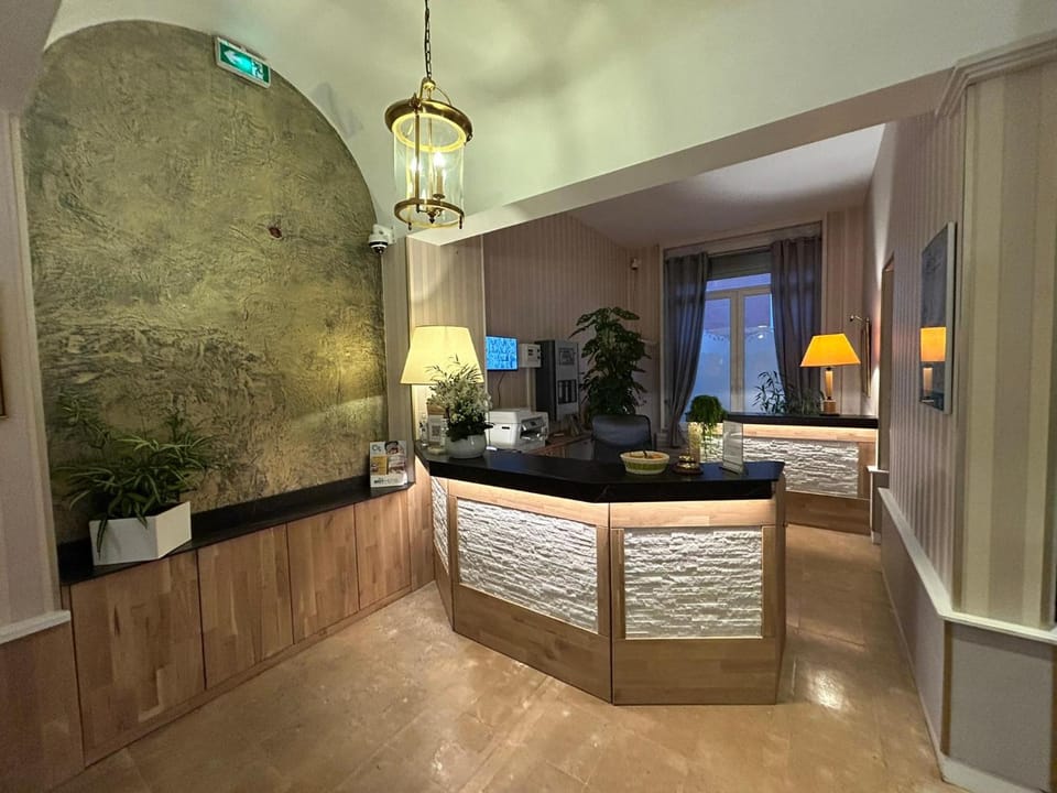 Brit Hotel Privilege Le Royal - Centre Gare Hotel in Troyes