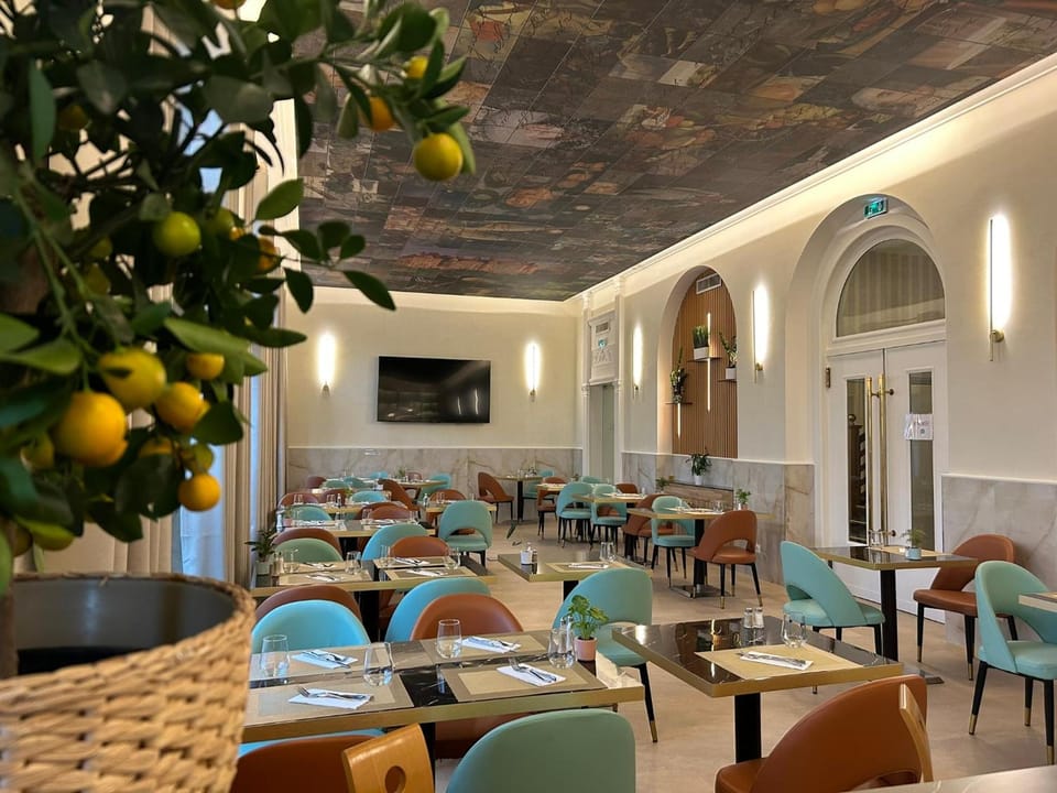 Brit Hotel Privilege Le Royal - Centre Gare Hotel in Troyes