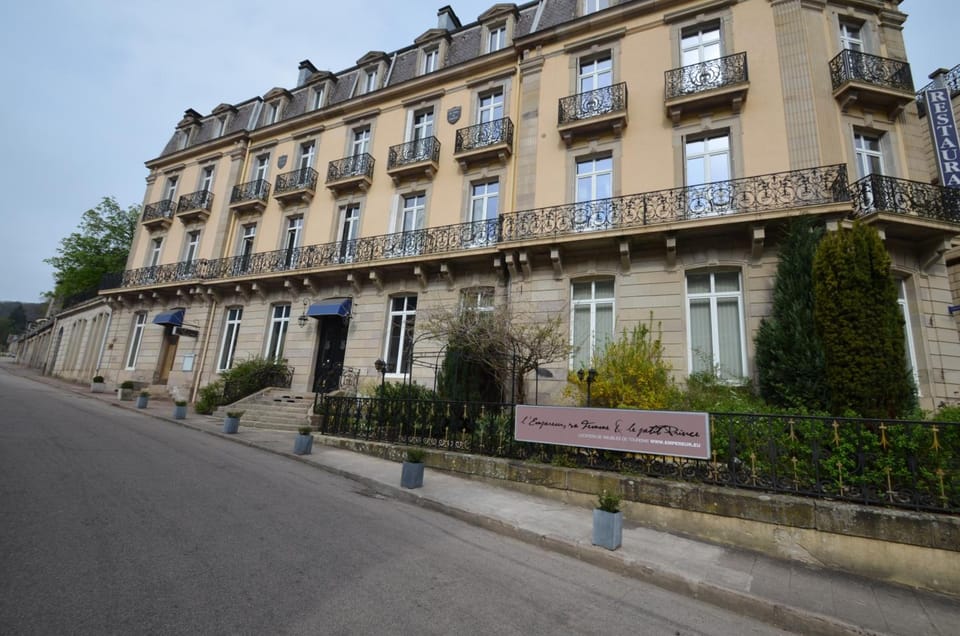 L'Empereur, sa Femme et le petit Prince Hotel in Vosges