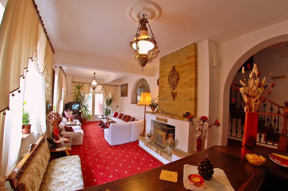 Shared lounge/TV area
