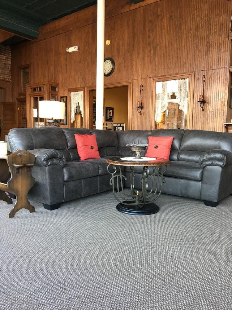 The Courtland Hotel & Spa Hotel in Ozark Mountains