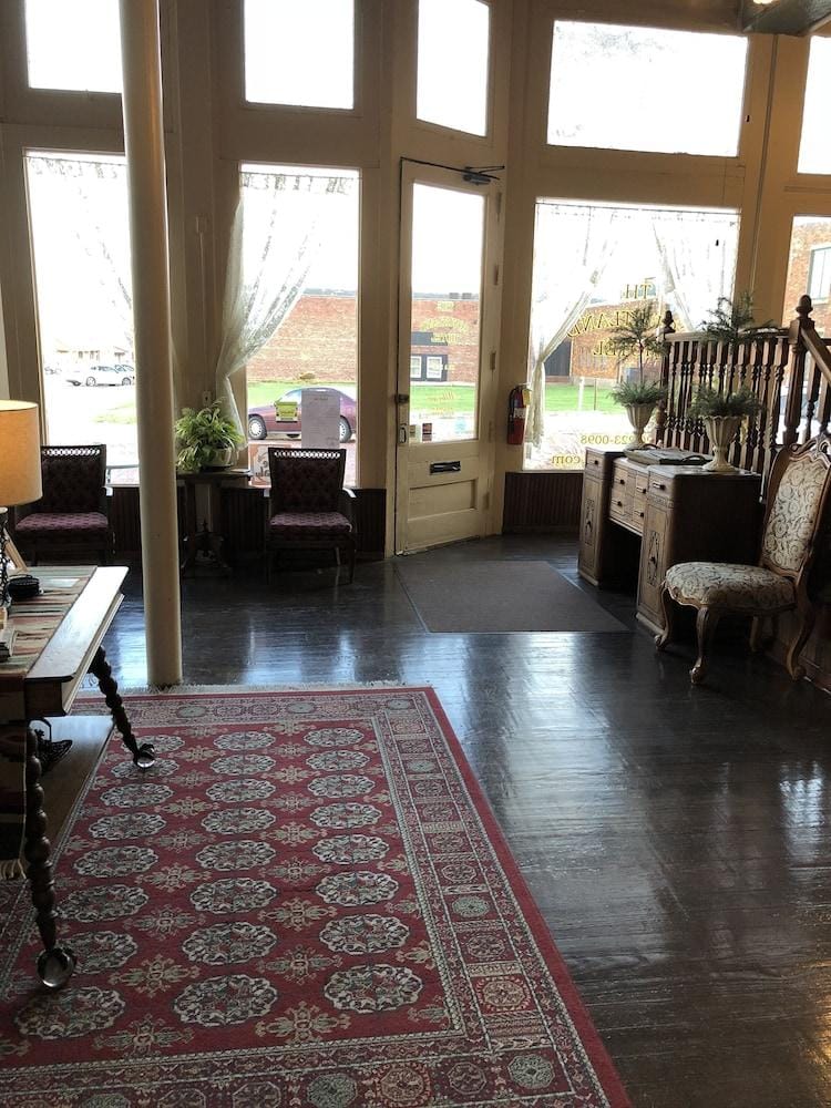 The Courtland Hotel & Spa Hotel in Ozark Mountains