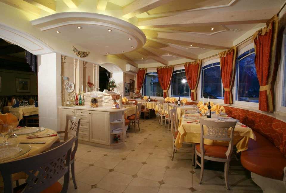 Alexander Hotel Alpine Wellness Dolomites Hotel in Molveno
