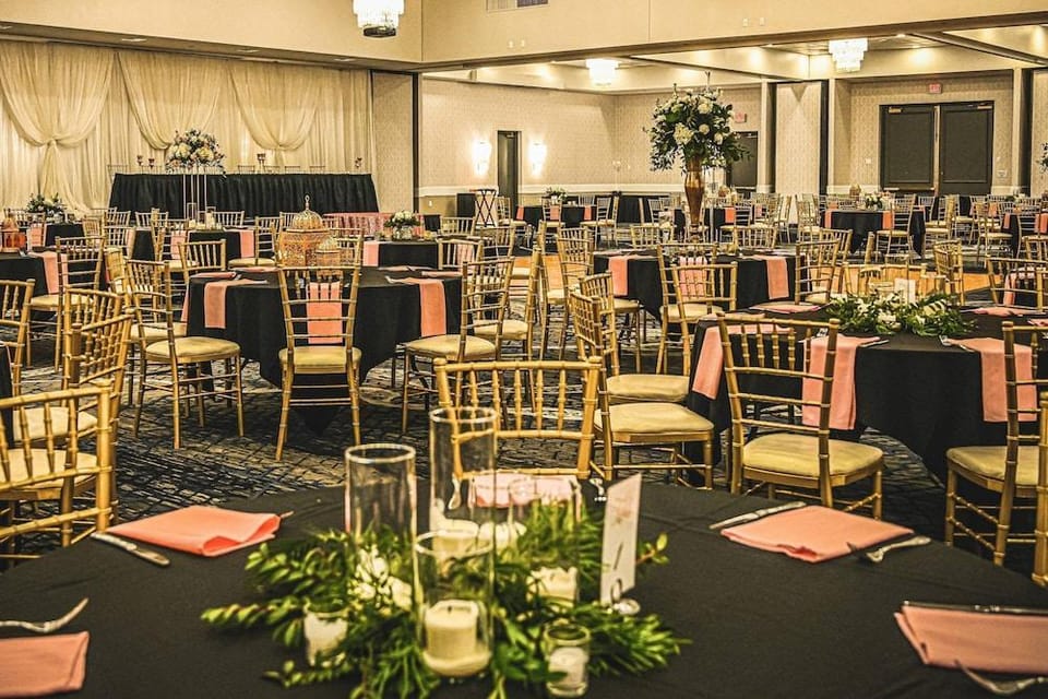 Ramada Plaza Cincinnati Hotel in Sharonville