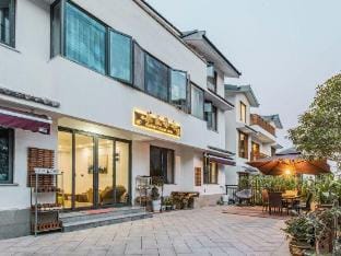 Floral Artisan Lodge(Leifeng Pagoda,West Lake,Hangzhou) Hotel in Hangzhou