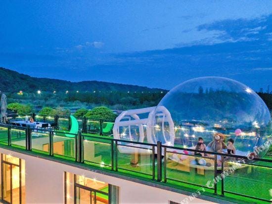 Deer  Panoramic View of Taihu Hot Spring Home Party Club Hotel in Suzhou