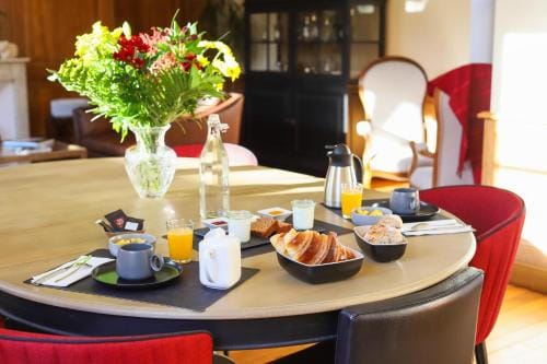 DEMEURE DES CORDELIERS avec parking prive Hotel in Blois