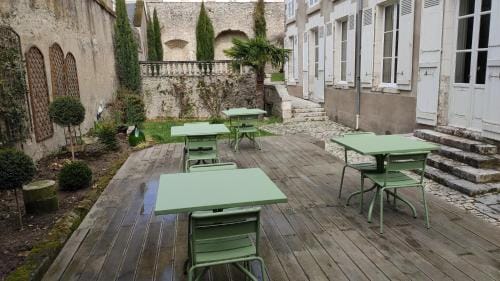 DEMEURE DES CORDELIERS avec parking prive Hotel in Blois