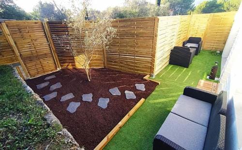 A l'Oree des pins - Gite et spa de 30 m2- Options Home Cinema, Romantique Hotel in French Riviera