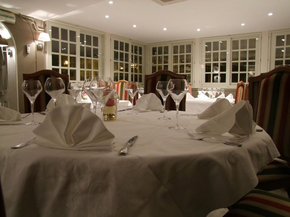 Logis hotel restaurant Auberge Du Cheval Blanc Hotel in Normandy