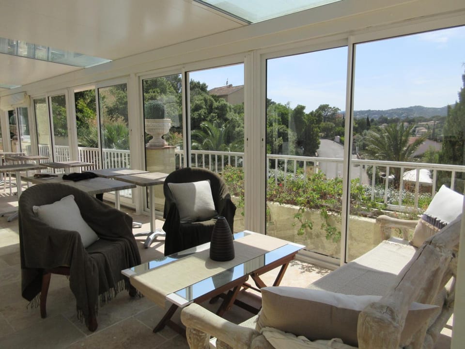 Villa Tricoli B&B avec Piscine Hotel in Roquebrune-sur-Argens