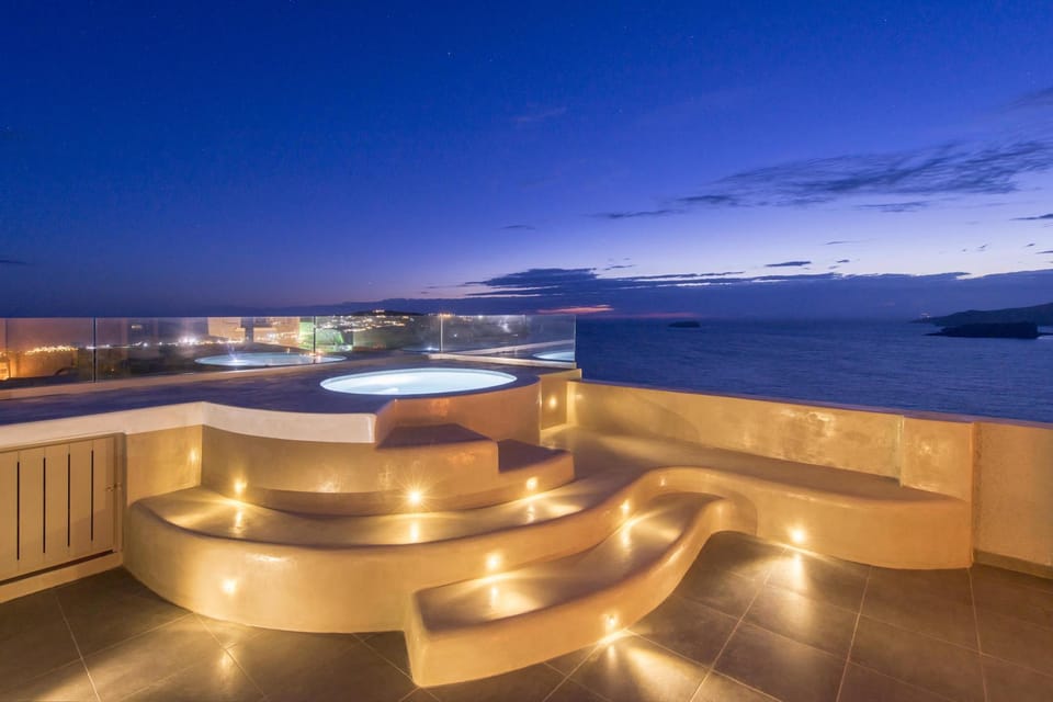 Caldera's Dolphin Hotel Apartment hotel in Megalochori