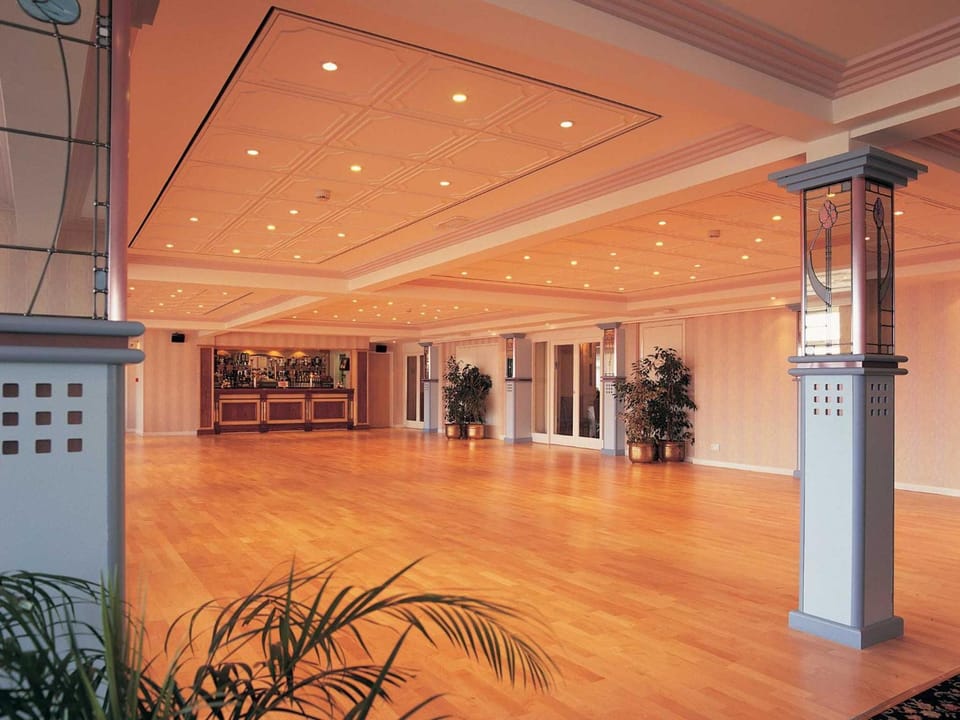 TLH Carlton Hotel - TLH Leisure, Entertainment and Spa Resort Hotel in Torquay