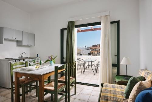 Eva Suites & Apartments Hotel in Agia Marina