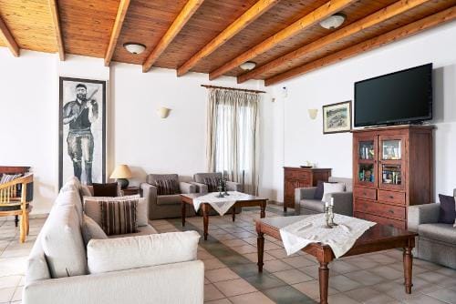 Eva Suites & Apartments Hotel in Agia Marina
